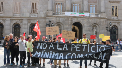 20/05/2023 - La protesta d'aquest dissabte de docents interins, a la plaça Sant Jaume de Barcelona.