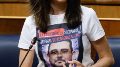 Belarra acude con una camiseta con la foto del hermano de Ayuso al Congreso