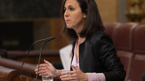 La secretaria general de Podemos, Ione Belarra, interviene durante una sesión plenaria, a 19 de marzo de 2024.