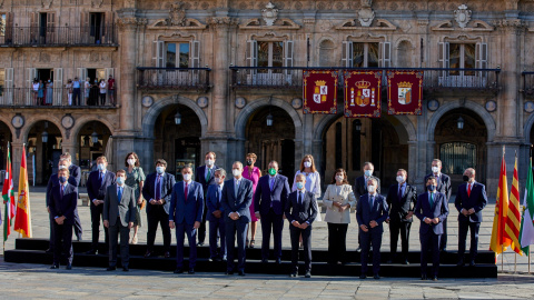 Foto de familia antes de celebrarse la Conferencia de Presidentes en Salamanca.