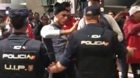 Los jugadores de la selección de Perú y la Policía Nacional protagonizan un altercado en Madrid