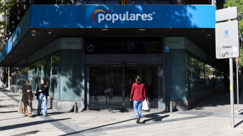 Fotografía de archivo de octubre de 2021 de la fachada de la sede del PP en Madrid, en el número 13 de la calle Génova.