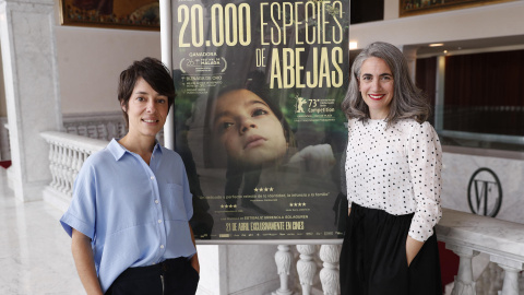 La directora Estibaliz Urresola y la productora, Lara Izagirre con motivo de la proyección de la película '20.000 especies de abejas', en San Sebastián, a 20 de abril de 2023.