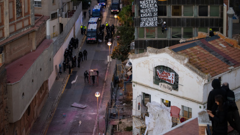 Vista general de los edificios okupados de la Ruïna y el Kubo, en la plaza Bonanova, a 30 de noviembre de 2023, en Barcelona.