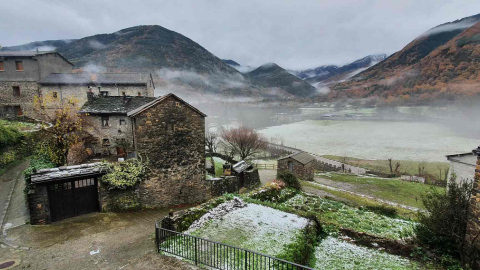 Aldea próxima a la población de Broto, en el Sobrarbe, una comarca que renunció al esquí para crear un modelo de desarrollo basado en el patrimonio cultural y natural