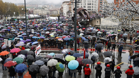 Un momento de la manifestación que ha recorrido las calles de Bilbao, Euskadi, a 30 de noviembre de 2023.