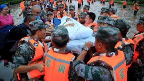 Aumentan a 51 los muertos por las inundaciones en el centro de China