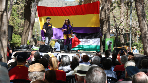 Imatge de l'acte que s'ha celebrat a Nou Barris per a commemorar la Segona República.