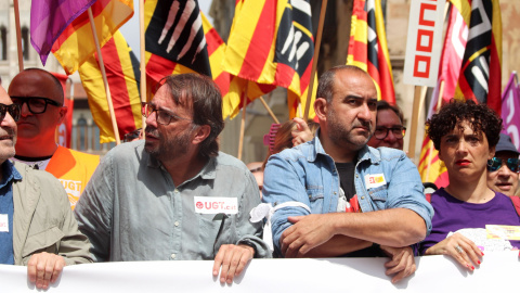 El secretari general de la UGT, Camil Ros; i el seu homòleg de CCOO, Javier Pacheco, a la manifestació de l'1 de Maig