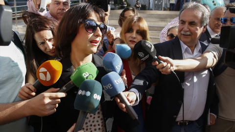 Juana Rivas, ante los medios, durante la celebración del juicio por sustracción de sus hijos, en Granada, el 14 de junio de 2018