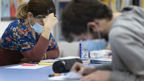 10/01/2022 Varios estudiantes en la Biblioteca Elena Fortún, en  enero de 2022, en Madrid