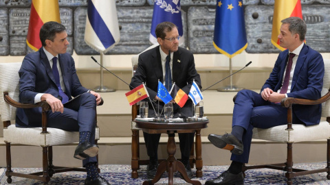 El presidente del Gobierno, Pedro Sánchez, durante una reunión con el presidente israelí, Isaac Herzog, y el primer ministro belga, Alexander De Croo, en Jerusalén, a 23 de noviembre de 2023.