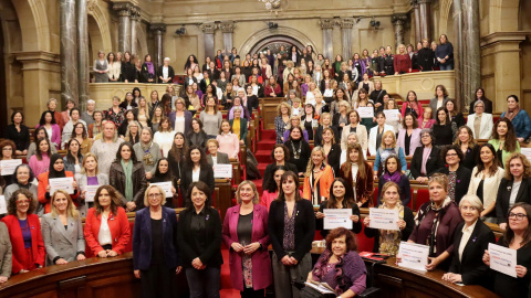 Una imatge del ple de les dones al Parlament.