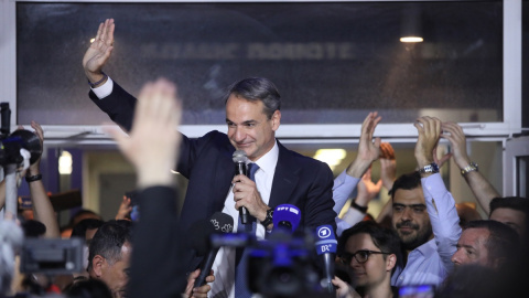 El líder de Nueva Democracia, Kyriakos Mitsotakis, celebra los resultados de las elecciones en Grecia.