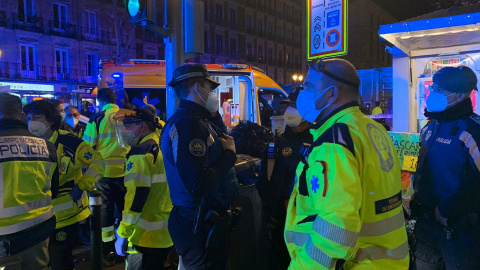 lugar en el que el joven de 15 años ha sido atendido en la calle Atocha por Samur-Protección Civil por una herida de arma blanca en el hemitórax izquierdo pero, tras realizarle maniobras de reanimación durante 30 minutos, sólo han podido confirmar su