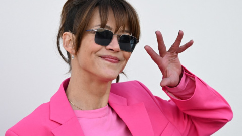 12/12/2022 - La actriz francesa Sophie Marceau en el desfile de modas de Jacquemus en el suburbio parisino de Le Bourget, a 12 de diciembre de 2022.