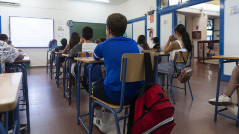 Alumnos de un colegio público sevillano durante el primer día de colegio, a 12 de septiembre de 2022.