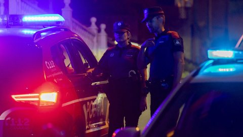 Dos policías, a 9 de octubre de 2023, en El Sauzal, Tenerife.