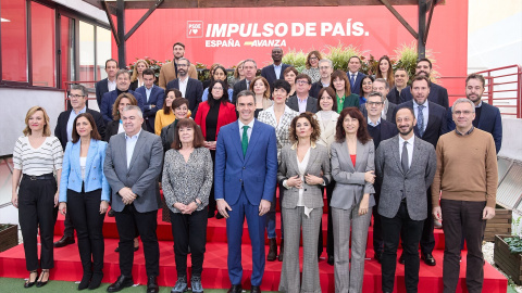 Foto de familia del PSOE, en la sede de Ferraz, a 22 de enero de 2024, en Madrid.