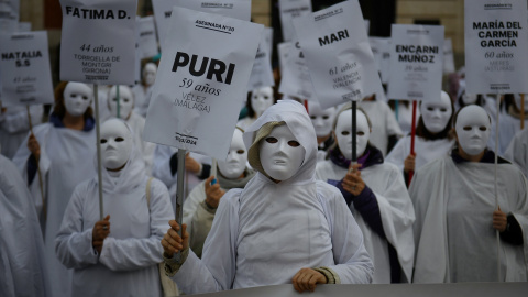 Grupos feministas se concentran por los últimos asesinatos machistas, en la Puerta del Sol de Madrid, a 25 de marzo de 2024, en Madrid (España).