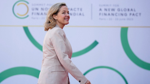 La ministra de Economía, Nadia Calviño, en la clausura de la Cumbre del Nuevo Pacto Financiero Global, del viernes 23 de junio de 2023 en París, Francia.