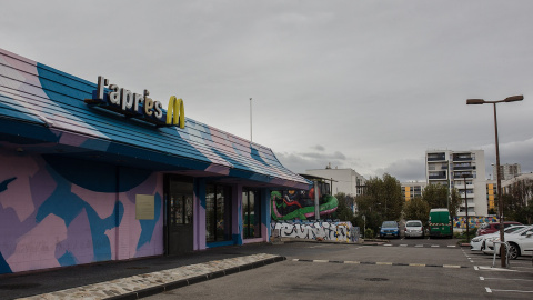 L'Après-M se ubica en el distrito 14 de Marsella, uno de los suburbios con más estigma de la ciudad.