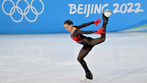 8/2/22-Kamila Valieva en la competición de Patinaje Artístico por Equipos Femeninos en el Estadio Cubierto de la Pekín durante los Juegos Olímpicos de Invierno (07/02/2022).