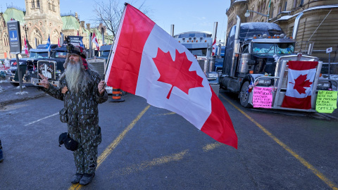 08/02/22. Una protesta desde hace 10 días de los camioneros por las restricciones de la Covid-19 ha paralizado el centro de Ottawa en Canadá, a 8 de febrero de 2022.