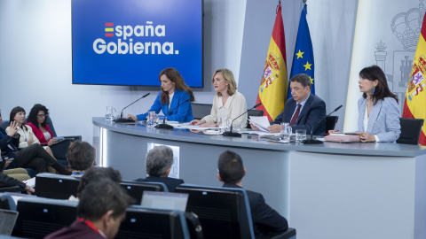 La ministra de Sanidad, Mónica García; la ministra Portavoz, de Educación, Formación Profesional y Deporte, Pilar Alegría; el ministro de Agricultura, Pesca y Alimentación, Luis Planas y la ministra de Igualdad, Ana Redondo, durante una rueda de pre