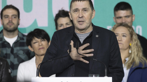 El líder de EH Bildu, Arnaldo Otegui, durante un acto de campaña celebrado este domingo en Arrasate (Guipuzkoa)