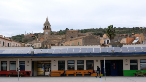 Los paneles solares del CEIP Mestre Guillemet de Santa Eugenia (Mallorca).