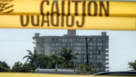 Evacúan por grietas otro edificio de apartamentos en una playa de Florida