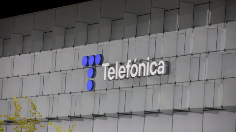 09/02/22. Edificio de la sede de Telefónica, a 27 de abril de 2021, en Madrid.