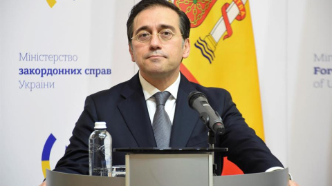 El Ministro de Relaciones Exteriores de España, José Manuel Albares, en una conferencia de prensa en Kiev, Ucrania, el 09 de febrero de 2022.