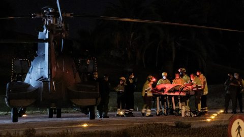 Imagen del la llegada a Las Palmas del helicóptero del Ejército en el que falleció Yamila, de cinco años, tras dos semanas a la deriva en una patera en el Atlántico. En Las Palmas de Gran Canaria el 30 de junio de 2021.