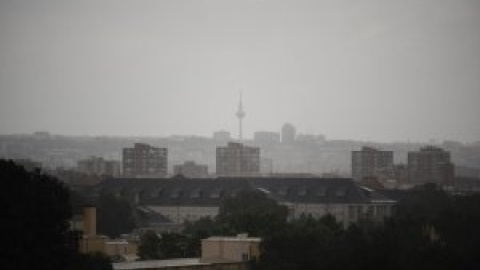 Una fuerte tormenta en Madrid provoca inundaciones en varias líneas de Metro y cortes de carreteras