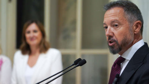 El portavoz de Vox en el Ayuntamiento, Juan Carlos Bardenas, informa acerca de la firma de un acuerdo de gobierno entre PP y Vox, en el Ayuntamiento de València, a 20/10/2023.