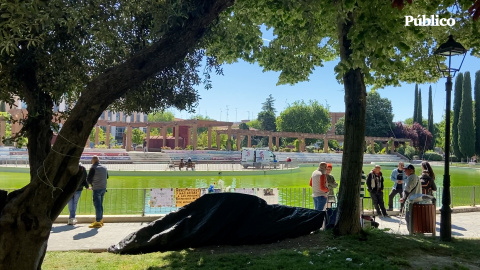 Ocho meses viviendo en un parque tras ser desahuciados por un fondo buitre: "Muchas veces me da por pensar: ¿para qué vivo?"