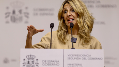 La vicepresidenta segunda y ministra de Trabajo y Economía Social, Yolanda Díaz, atiende a los medios en Madrid, a 17 de mayo de 2023.