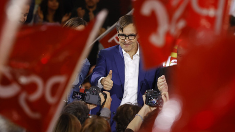 El candidato del PSC a las elecciones catalanas, Salvador Illa, durante el acto del PSC de inicio de campaña, a 25 de abril de 2024, en Barcelona.