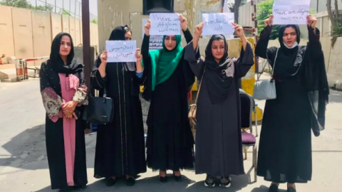 Imagen de las manifestantes feministas en Kabul.