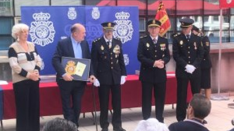 El partido fascista España 2000 exhibe sus vínculos con miembros de la Policía Nacional