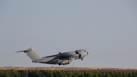 Uno de los tres aviones de repatriación enviados por España a Afganistán está ya en Kabul para evacuar desde el aeropuerto de la ciudad a un primer grupo de españoles y de colaboradores afganos.