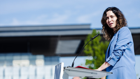 La presidenta de la Comunidad de Madrid, Isabel Díaz Ayuso, interviene durante la presentación de la escultura de Telefónica, en el Distrito Telefónica Edificio Central, a 15 de abril de 2024, en Madrid (España)