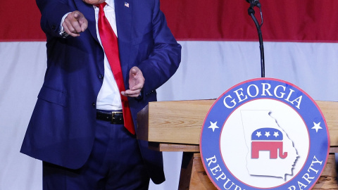 10/06/2023 - El expresidente de los Estados Unidos y candidato presidencial republicano, Donald Trump, reacciona después de hablar en la Convención Estatal del Partido Republicano de Georgia en el Columbus Convention and Trade Center, a 10 de junio.