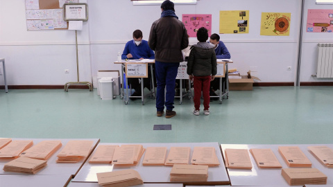 Vista de un colegio electoral en Valladolid, durante las elecciones celebradas este domingo.