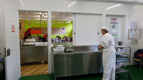 Imatge d'un menjador escolar en un centre escolar d'Olot.