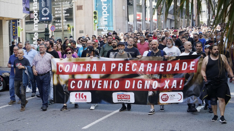 Miles de trabajadores del sector del metal se concentran por las calles de Vigo, a 15 de junio de 2023, en Vigo.