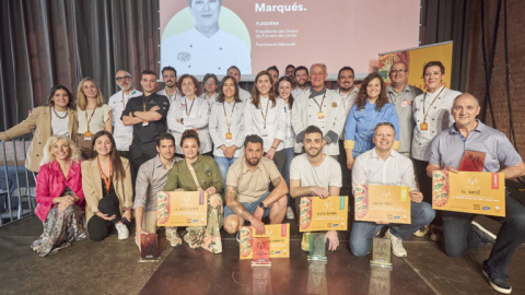 Foto de família dels guanyadors de la V edició del concurs La Millor Coca de Sant Joan de Catalunya