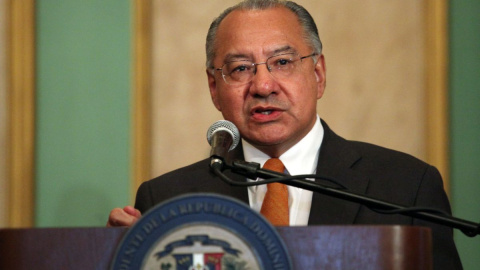 El exdiplomático Manuel Rocha en una rueda de prensa en Santo Domingo, República Dominicana, a 8 de mayo de 2013.